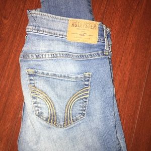 Hollister Super Skinny Size 0 Ripped Jeans!